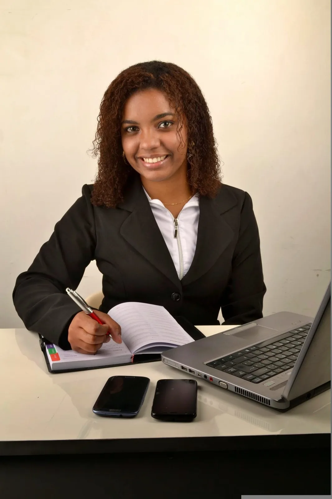 Allset consultant at her desk